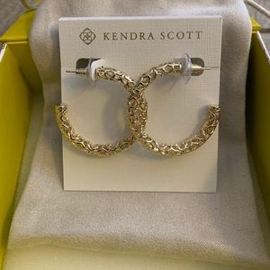 Kendra Scott Maggie Hoop Earrings in Gold